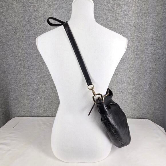 B. MAKOWSKY WOMEN’S BLACK LEATHER CROSSBODY BUCKET HOBO PURSE — STYLE A226297 - Picture 3 of 16